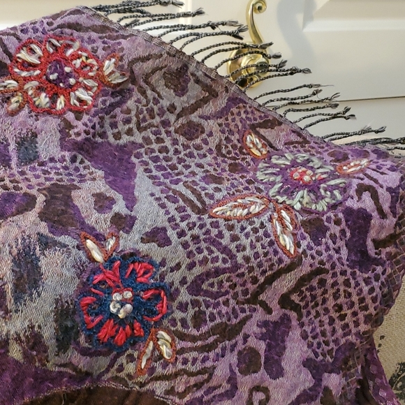 Wool boutique shawl - Picture 2 of 4